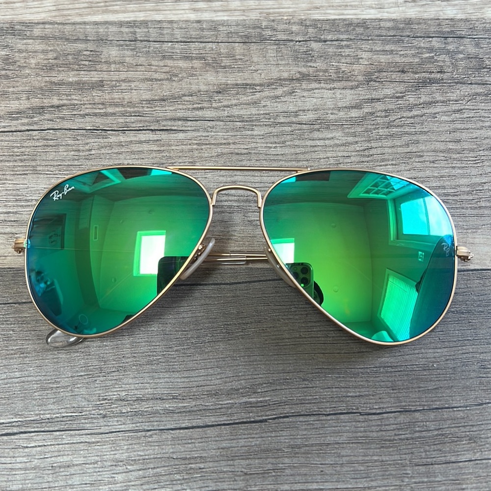 Ray-Ban 3025 Aviator Green Flash Mirror Lenses - Picture 8 of 9